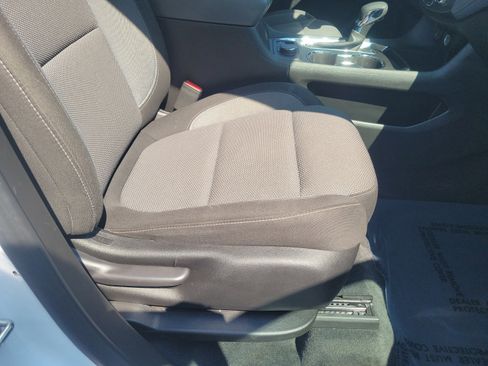 Used 2021 Chevrolet Traverse LT FWD image 21