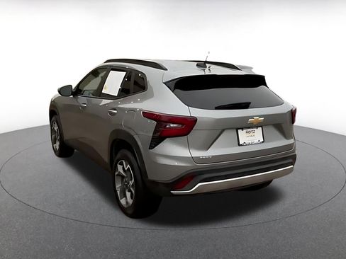 Used 2025 Chevrolet Trax LT image 11