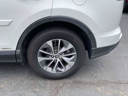 Used 2018 Toyota RAV4 XLE w/ Convenience Package AWD/4WD image 12