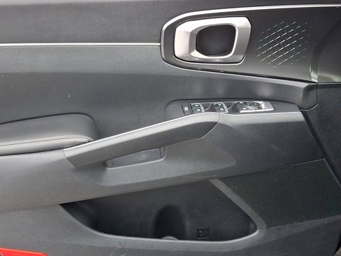 Used 2023 Kia Sorento LX image 12