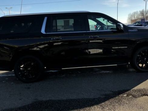 Used 2024 Chevrolet Suburban High Country image 9