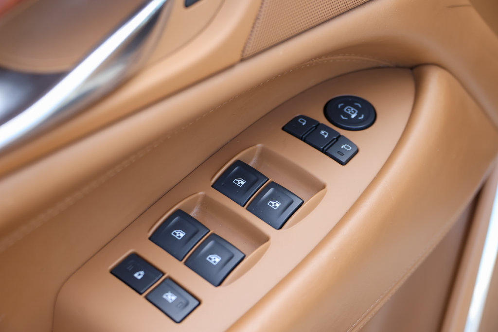 Used 2015 Cadillac Escalade Platinum AWD/4WD image 6