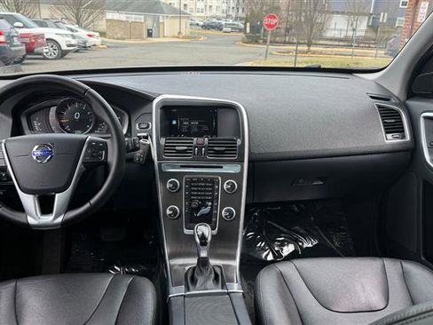 Used 2016 Volvo XC60 T5 Premier image 22