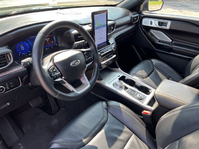 Certified 2023 Ford Explorer Platinum w/ Technology Package AWD/4WD image 19