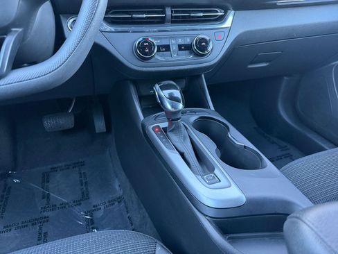 Used 2025 Buick Envista Preferred image 40