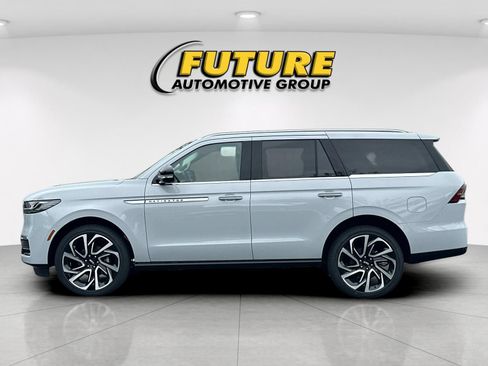 New 2026 Lincoln Navigator Reserve AWD/4WD image 6