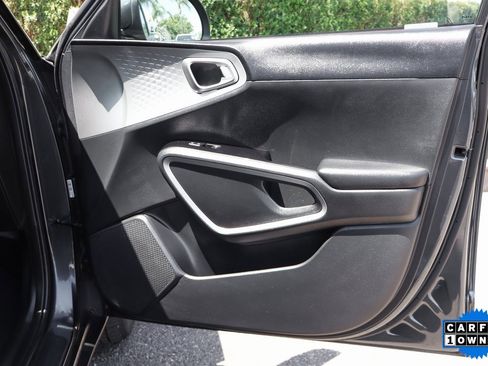 Used 2023 Kia Soul LX image 31