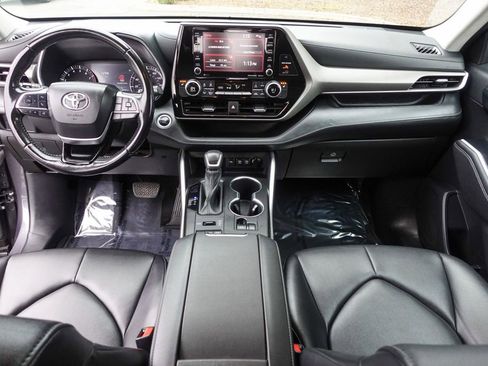 Used 2021 Toyota Highlander XLE image 29