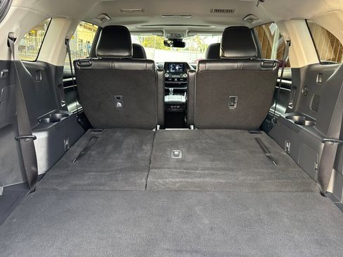 Used 2025 Toyota Highlander XLE image 16