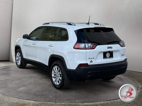 Used 2020 Jeep Cherokee Latitude w/ Cold Weather Group AWD/4WD image 5