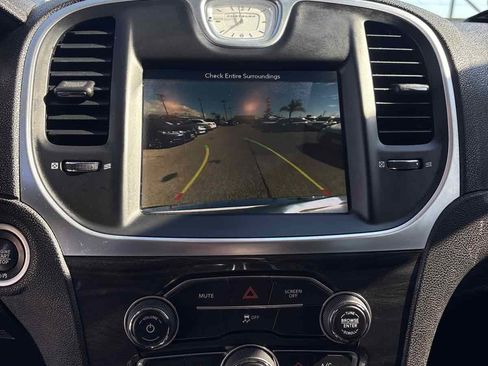 Used 2019 Chrysler 300 Touring image 19