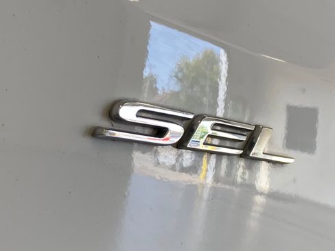 Used 2022 Ford Edge SEL w/ Convenience Package image 7