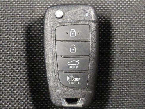 Used 2025 Hyundai Elantra SE FWD image 32