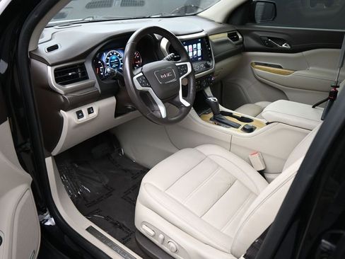 Used 2019 GMC Acadia Denali w/ Technology Package FWD image 2