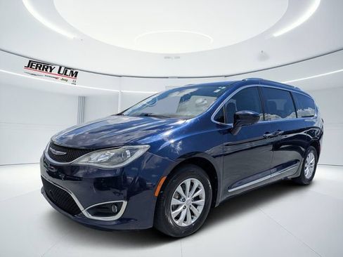 Used 2019 Chrysler Pacifica Touring-L w/ Advanced Safetytec Group FWD image 6