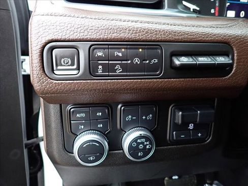 Used 2021 GMC Yukon Denali w/ Denali Ultimate Package AWD/4WD image 19