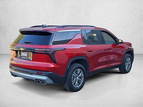 Used 2025 Chevrolet Traverse LT FWD image 5