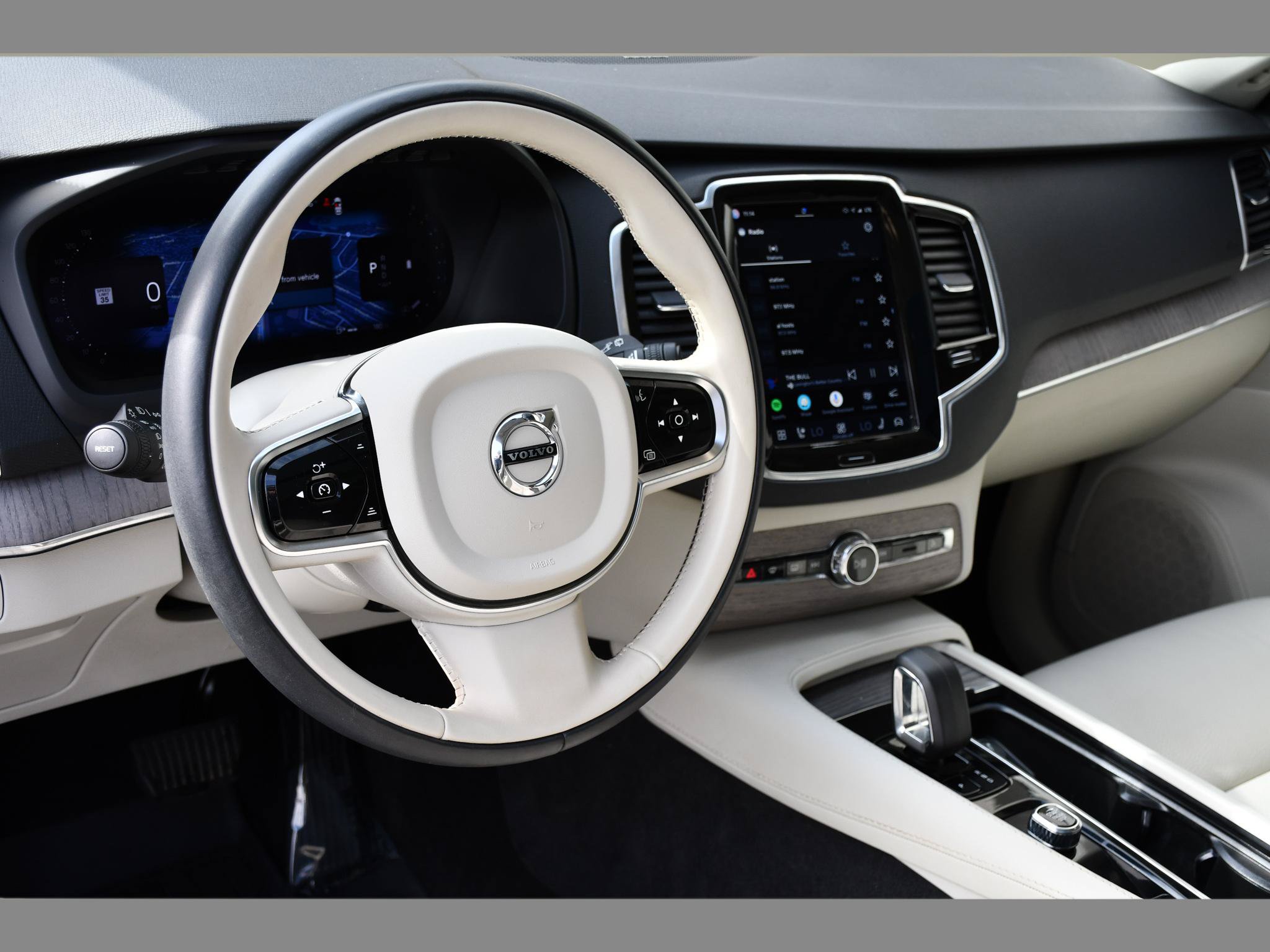Used 2024 Volvo XC90 B6 Plus w/ Protection Package Premier AWD/4WD image 13