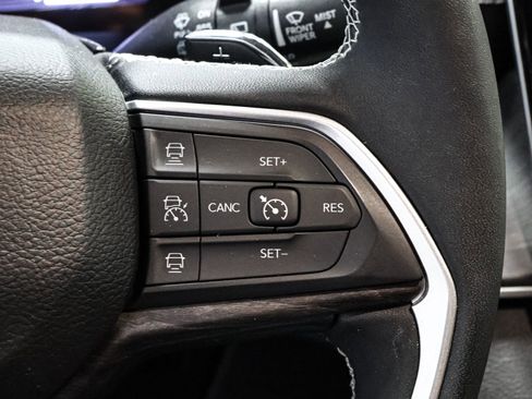 Used 2023 Jeep Grand Cherokee L Limited w/ Black Appearance Package image 35