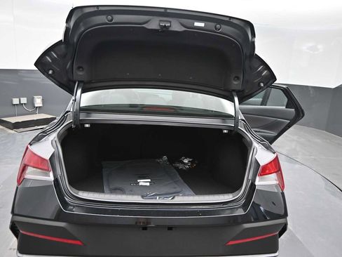 New 2026 Hyundai Elantra SEL Sport FWD image 13