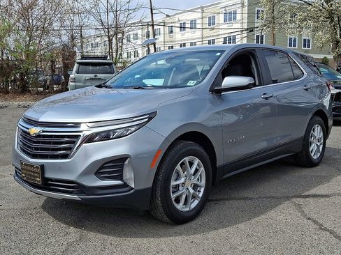 Used 2024 Chevrolet Equinox LT image 3