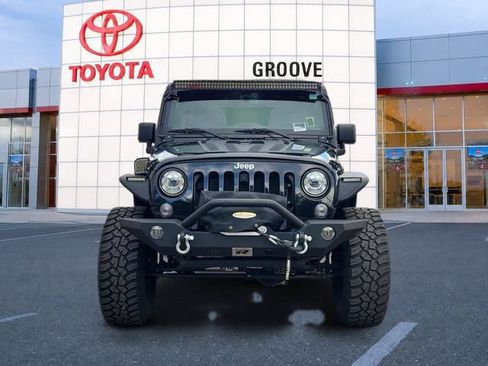 Used 2018 Jeep Wrangler Unlimited Rubicon w/ Connectivity Group AWD/4WD image 9