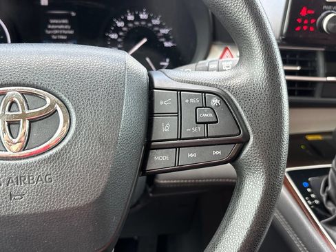 Used 2024 Toyota Sienna LE w/ LE Plus Package FWD image 20