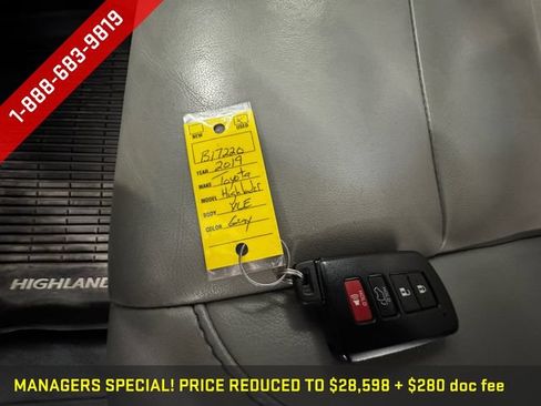 Used 2019 Toyota Highlander XLE AWD/4WD image 28