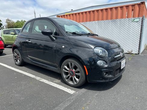 Used 2017 FIAT 500 Pop w/ Sport Appearance Package FWD image 2