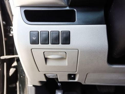 Used 2014 Toyota Highlander LE image 26