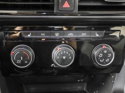 Used 2023 Volkswagen Taos SE w/ Panoramic Sunroof Package AWD/4WD image 30