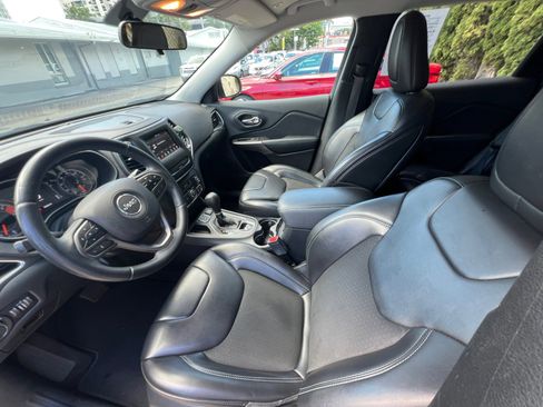 Used 2019 Jeep Cherokee Latitude Plus image 23