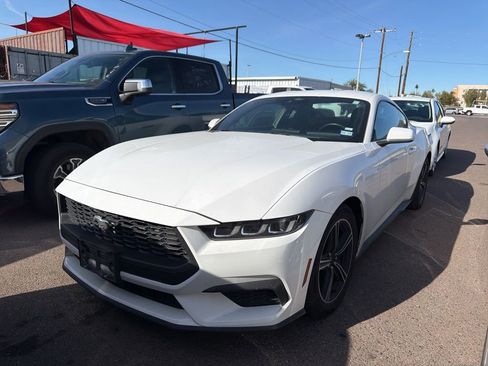 Used 2024 Ford Mustang EcoBoost image 4