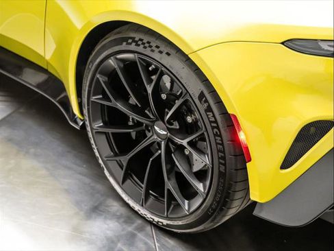 Used 2025 Aston Martin V8 Vantage Coupe image 8