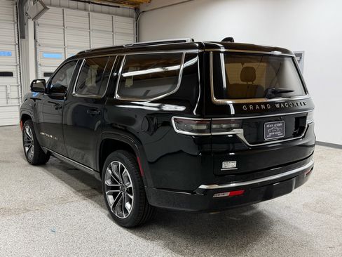 Used 2022 Jeep Grand Wagoneer Series III w/ Rear Seat Video Group 1 image 2