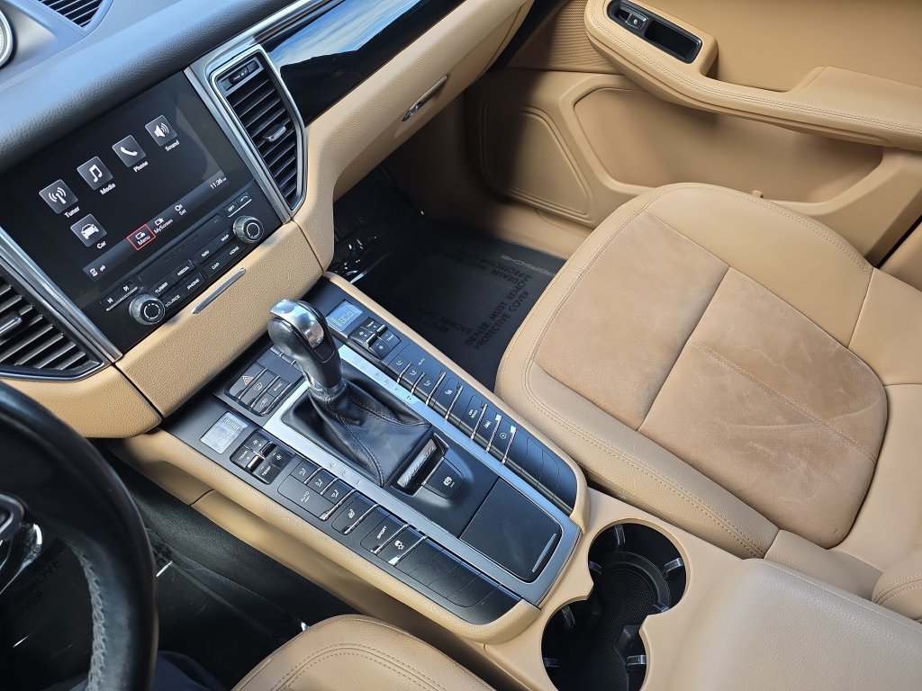 Used 2018 Porsche Macan AWD/4WD image 28