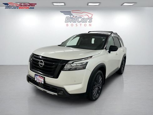Used 2023 Nissan Pathfinder SL w/ SL Premium Package AWD/4WD image 1