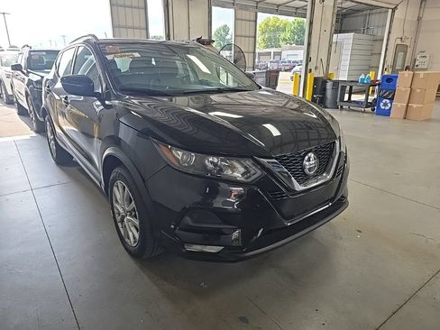 Used 2022 Nissan Rogue Sport SV AWD/4WD image 1