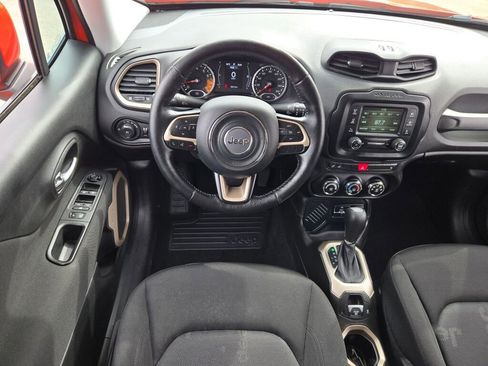 Used 2017 Jeep Renegade Latitude w/ Cold Weather Group image 17