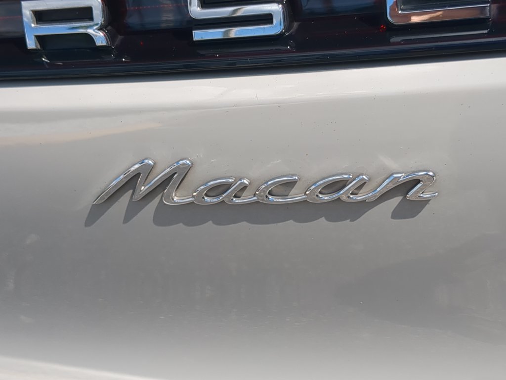 Used 2022 Porsche Macan AWD/4WD image 10