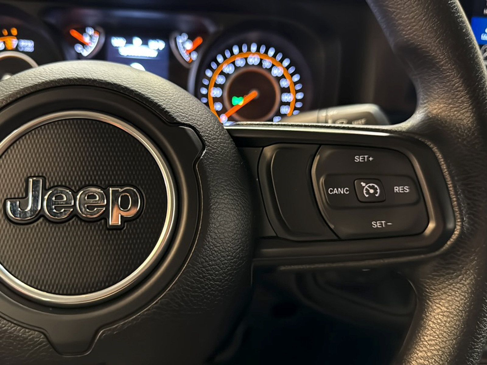 Used 2025 Jeep Gladiator Sport AWD/4WD image 24
