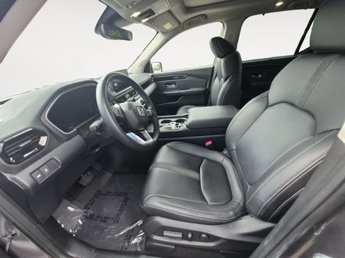 Used 2023 Honda Pilot Touring image 9