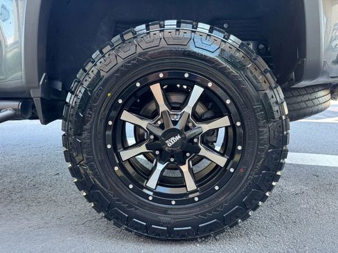 Used 2015 GMC Canyon SLE w/ All-Terrain Package image 30