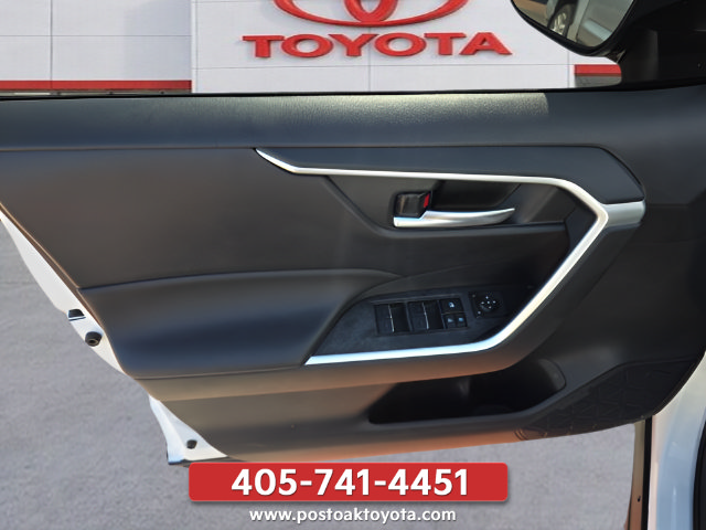Used 2025 Toyota RAV4 SE AWD/4WD image 13