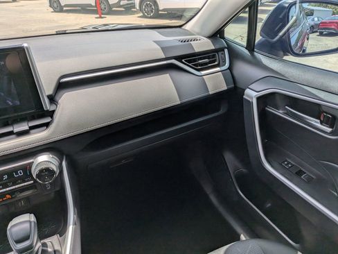 Used 2025 Toyota RAV4 XLE FWD image 17