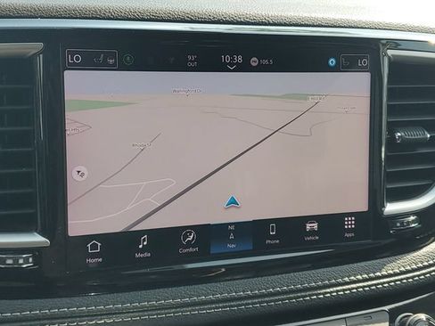 Used 2024 Chrysler Pacifica Limited FWD image 26