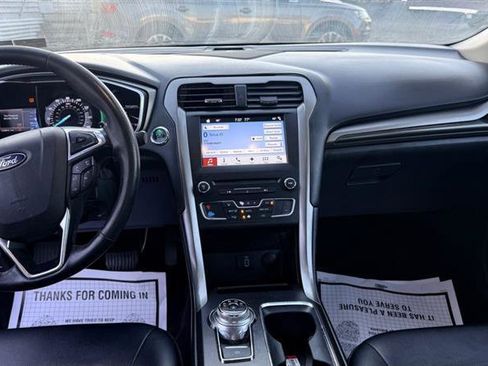 Used 2017 Ford Fusion SE w/ Equipment Group 201A FWD image 11