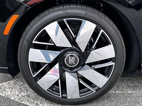 Certified 2025 Rolls-Royce Cullinan image 10