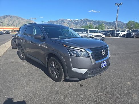 Used 2025 Nissan Pathfinder SV AWD/4WD image 3