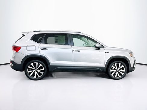 Used 2022 Volkswagen Taos SE w/ Panoramic Sunroof Package AWD/4WD image 10